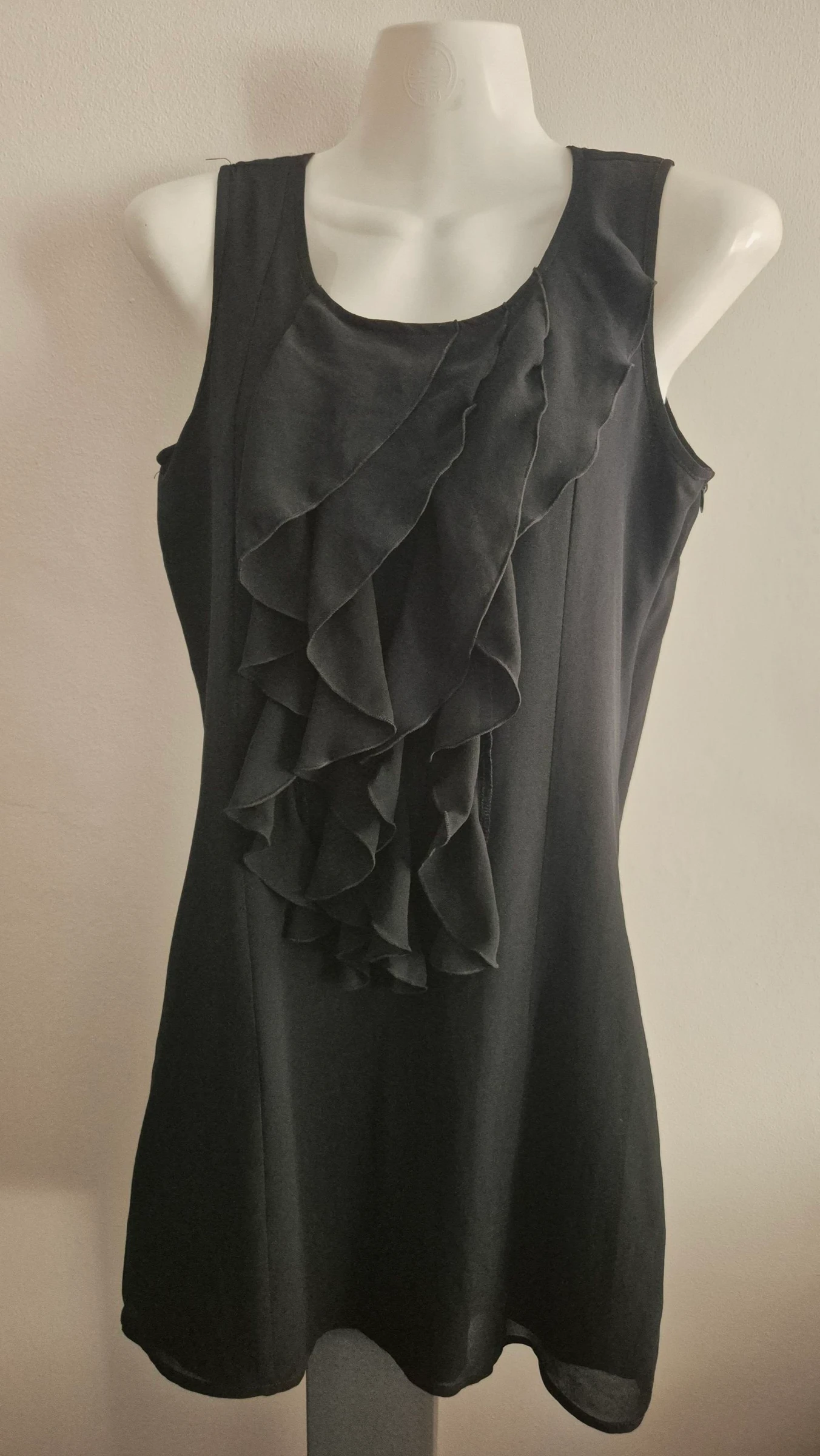Vestido Preto com Folhos – Tamanho S